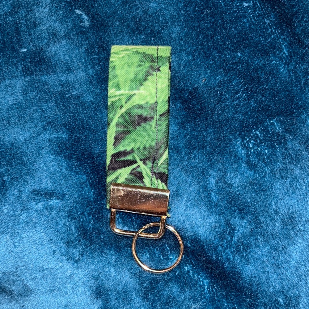 Green Leaf Pattern Keychain